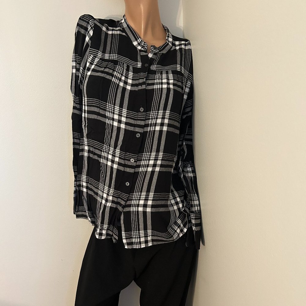 LOFT Black & White Button-Down Blouse